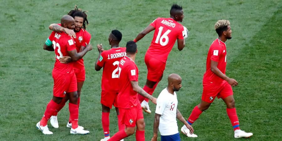 Stolz und glücklich - Felipe Baloy und seine Teamkollegen feiern den ersten Treffer Panamas an einer WM