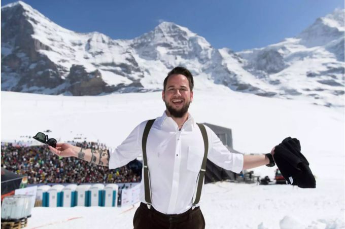 Der Mundart-Musiker hat geheiratet. l