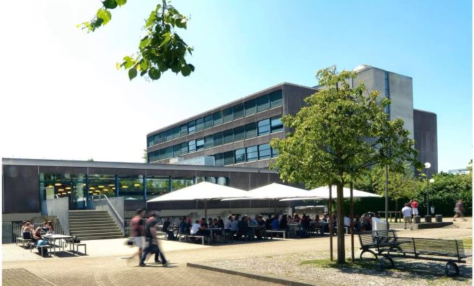 Aussenansicht des Bildungszentrums Zofingen - Markus Schneeberger Aussenansicht des Bildungszentrums Zofingen - Markus Schneeberger