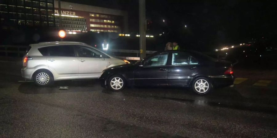 Am Donnerstagabend prallten zwei Personenwagen ineinander.