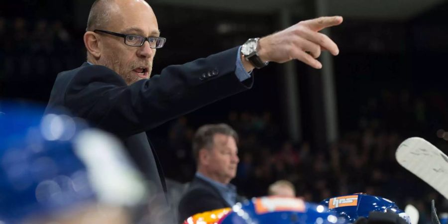 ZSC-Trainer Hans Kossmann zeigt wo's lang geht.