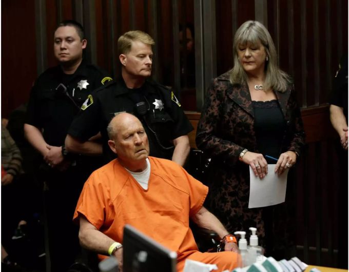 Nach seiner Verhaftung Ende April wurde Joseph James DeAngelo dem Richter vorgeführt. Golden State Killer morde