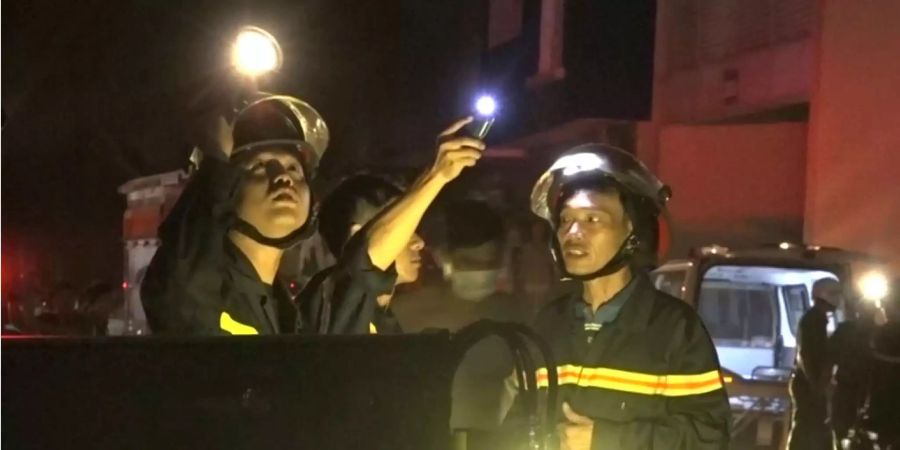 Mehrere Menschen sprangen in ihrer Verzweiflung aus dem Hochhaus.