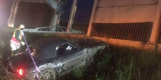 Bei Matran FR kam es vergangene Nacht zu einem schweren Unfall. Eine Person wurde lebensgefährlich verletzt. Bei Matran FR kam es vergangene Nacht zu einem schweren Unfall. Eine Person wurde lebensgefährlich verletzt.