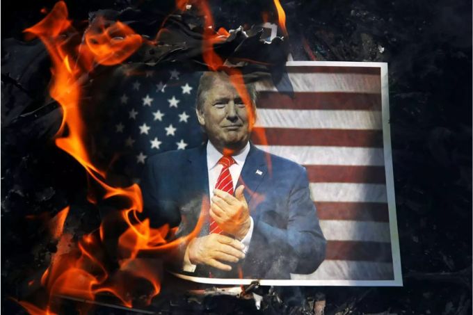 Trump ist in Iran auch nicht grad eben beliebt, wie dieses Bild von einer iranischen Beerdigungsfeier zeigt Trump ist in Iran auch nicht grad eben beliebt, wie dieses Bild von einer iranischen Beerdigungsfeier zeigt