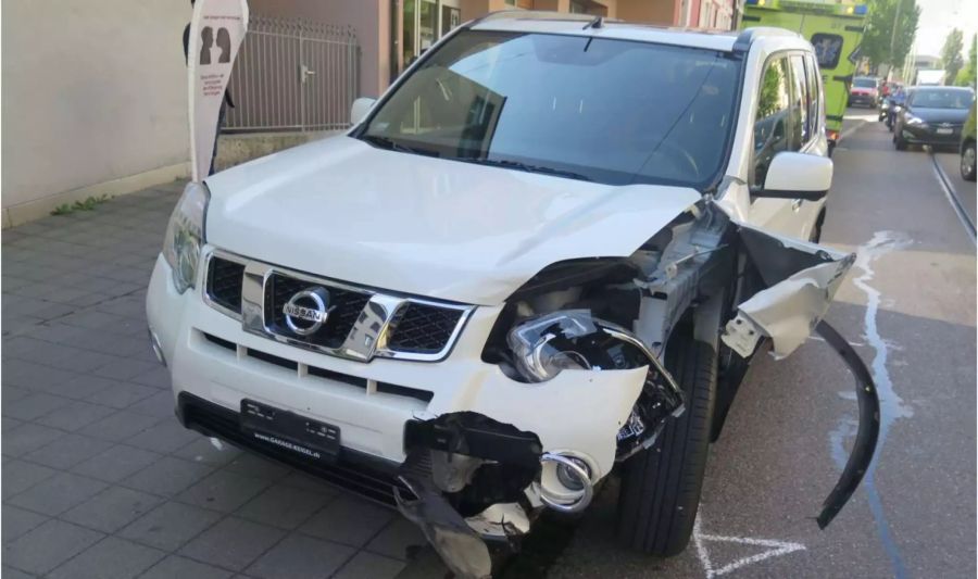 Abschleppwagen mussten die zwei Autos abtransportieren.