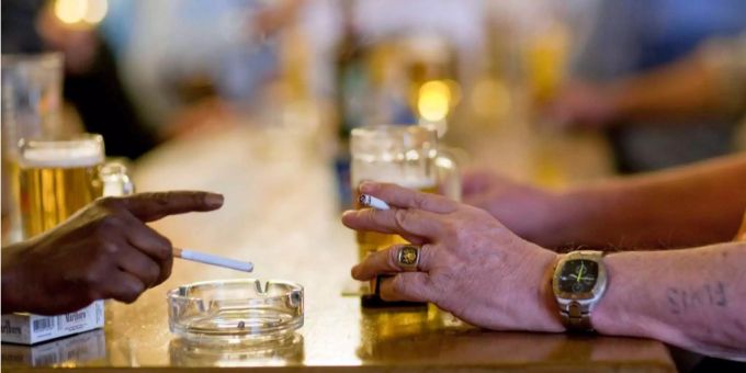 Kostet in anderen Ländern mehr: Bier und Zigaretten. Kostet in anderen Ländern mehr: Bier und Zigaretten.