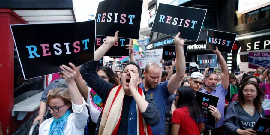 Demonstration gegen den Transgender-Ban. (Archivbild)