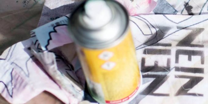 In der Gemeinde Gibloux sprayten Jugendliche Wände voll und zündeten Abfalleimer an. Gibloux