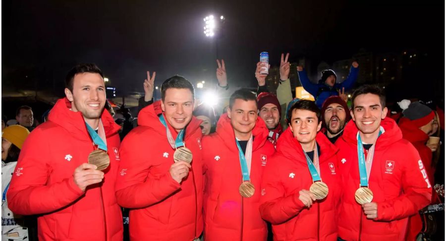 Team CC Genf, Bronze im Curling: Dominik Märki, Claudio Pätz, Valentin Tanner, Benoit Schwarz und Skip Peter de Cruz.