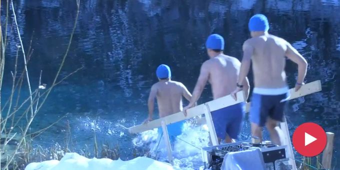 Kalter Spass im Berner Oberland - Blausee-Schwimmen für Adolf Ogis Stiftung