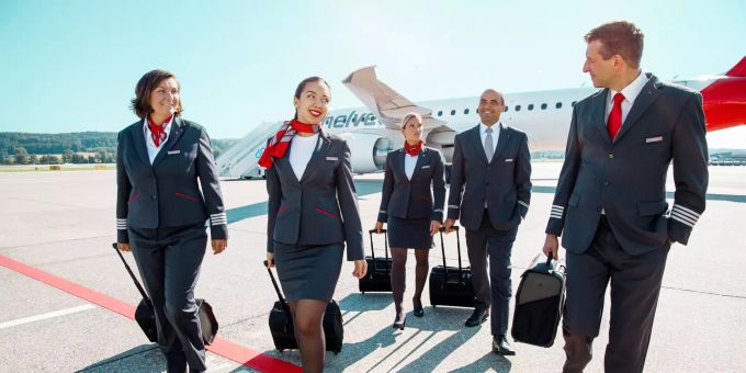 Flugbegleiter der Fluggesellschaft Helvetic. Helvetic airways