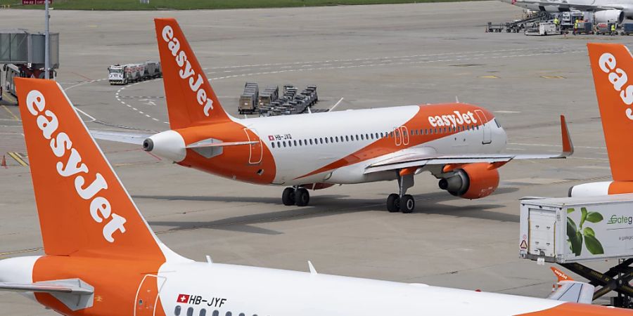 Die beiden Airlines Easyjet und Ryanair rechnen 2022 mit einem besseren Sommer. (Archivbild)