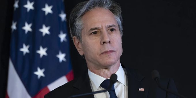 Antony Blinken, Aussenminister der USA, macht eine Pause, während er nach einem Treffen mit dem russischen Aussenminister Lawrow zu den Medien spricht. Die USA wollen die Ukraine im Konflikt mit Russland weiter unterstützen. Foto: Alex Brandon/Pool AP/dpa Antony Blinken, Aussenminister der USA, macht eine Pause, während er nach einem Treffen mit dem russischen Aussenminister Lawrow zu den Medien spricht. Die USA wollen die Ukraine im Konflikt mit Russland weiter unterstützen. Foto: Alex Brandon/Pool AP/dpa