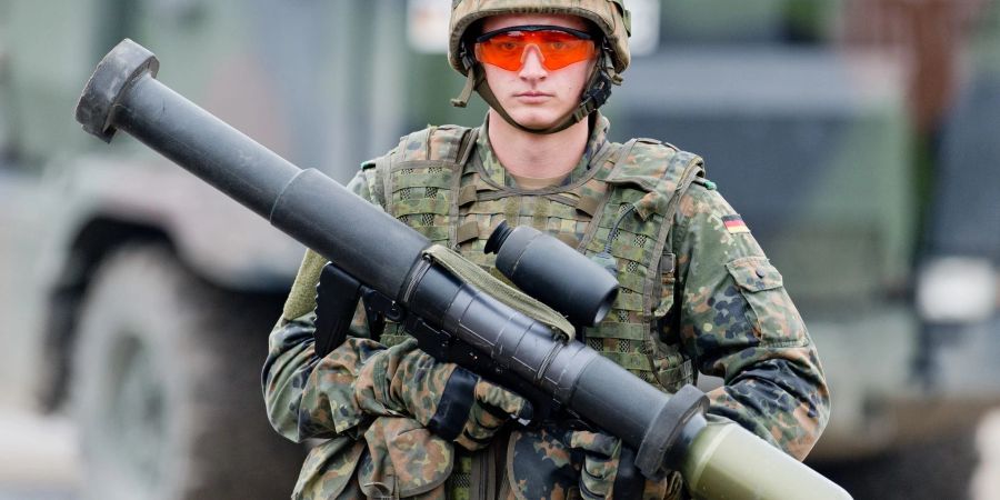 Nach den Plänen der Bundesregierung sollen der Bundeswehr in den kommenden Jahren 100 Milliarden Euro zufliessen.