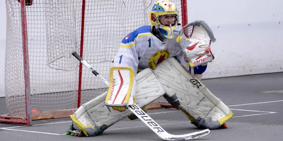 Torhüter der 1. Mannschaft der IHC Oensingen Roadrunners in Aktion. - Oensingen