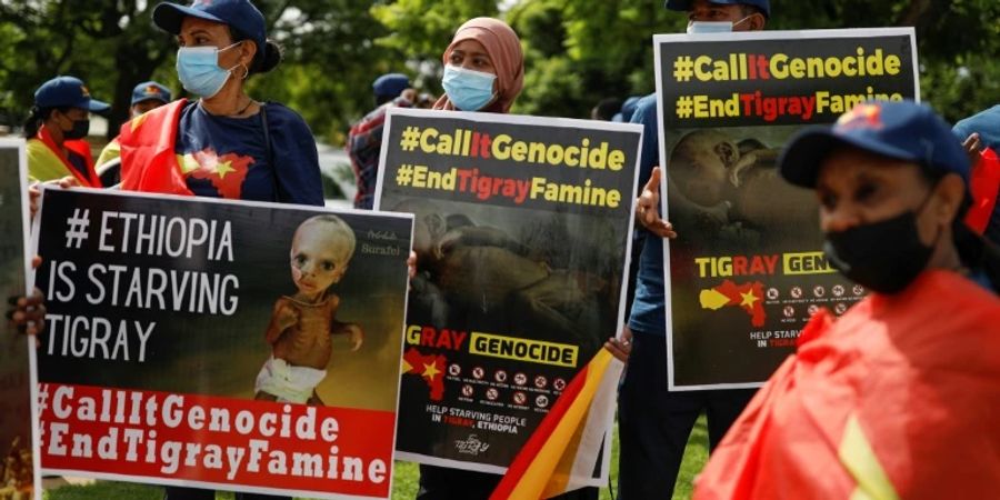 Proteste gegen die Entwicklungen in Tigray vor der US-Botschaft in Pretoria