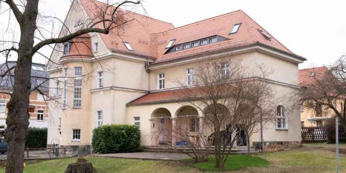 Die Einrichtung für den Vollzug in freien Formen des Vereins für soziale Rechtspflege (VSR) in Dresden. Der Verein bietet inhaftierten Männern aus Sachsen an, die verbleibende Haftzeit ausserhalb der Justizvollzugsanstalt zu verbüssen. Foto: Sebastian Kahnert/dpa-Zentralbild/dpa Die Einrichtung für den Vollzug in freien Formen des Vereins für soziale Rechtspflege (VSR) in Dresden. Der Verein bietet inhaftierten Männern aus Sachsen an, die verbleibende Haftzeit ausserhalb der Justizvollzugsanstalt zu verbüssen. Foto: Sebastian Kahnert/dpa-Zentralbild/dpa
