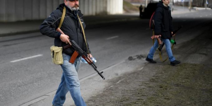 Bewaffnete Ukrainische Freiwillige in Kiew Bewaffnete Ukrainische Freiwillige in Kiew