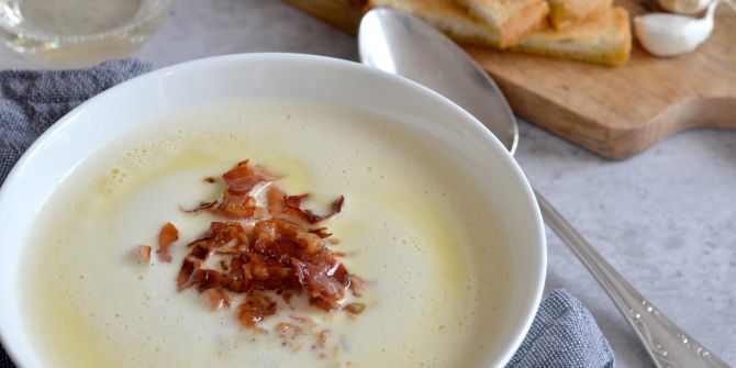 Suppe hellgelb Schinken Löffel