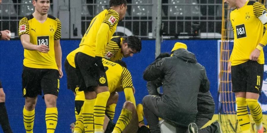 Entwarnung: Giovanni Reyna hat sich wider Erwarten nur eine leichte Oberschenkelblessur zugezogen. Foto: Bernd Thissen/dpa