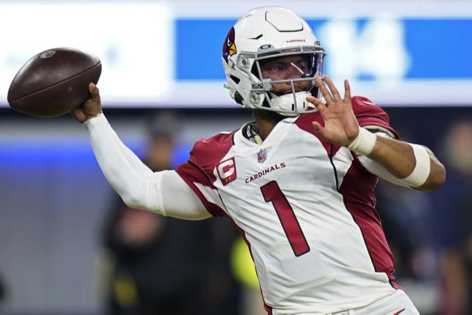 Kyler Murray zieht bei den Cardinals einen schlechten Abend ein. nfl