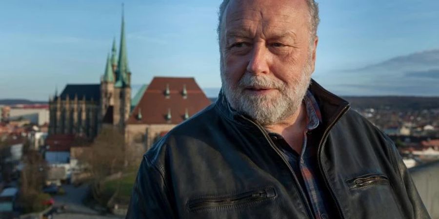 Der pensionierte Kommissar Jakob Franck (Thomas Thieme) gibt den brummigen Todesboten in «Der namenlose Tag». Foto: Conny Klein/ZDF/dpa