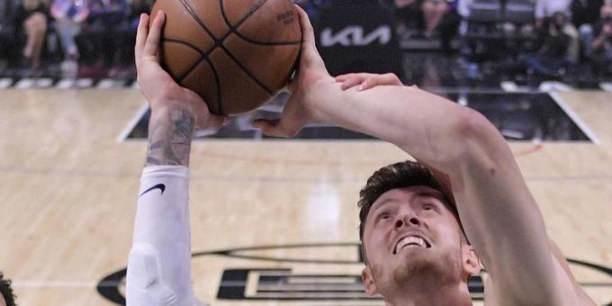 Trug zum Sieg der Clippers im L.A.-Duell sechs Zähler bei: Isaiah Hartenstein. Foto: Mark J. Terrill/AP/dpa Trug zum Sieg der Clippers im L.A.-Duell sechs Zähler bei: Isaiah Hartenstein. Foto: Mark J. Terrill/AP/dpa