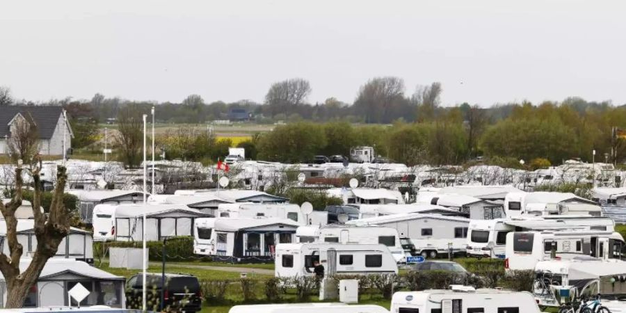 Für viele Menschen eine Alternative: Urlaub auf dem Campingplatz. Foto: Frank Molter/dpa
