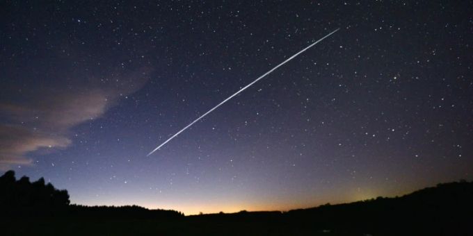 Die Starlink-Satelliten sind bei klarer Sicht gut zu sehen. ufo