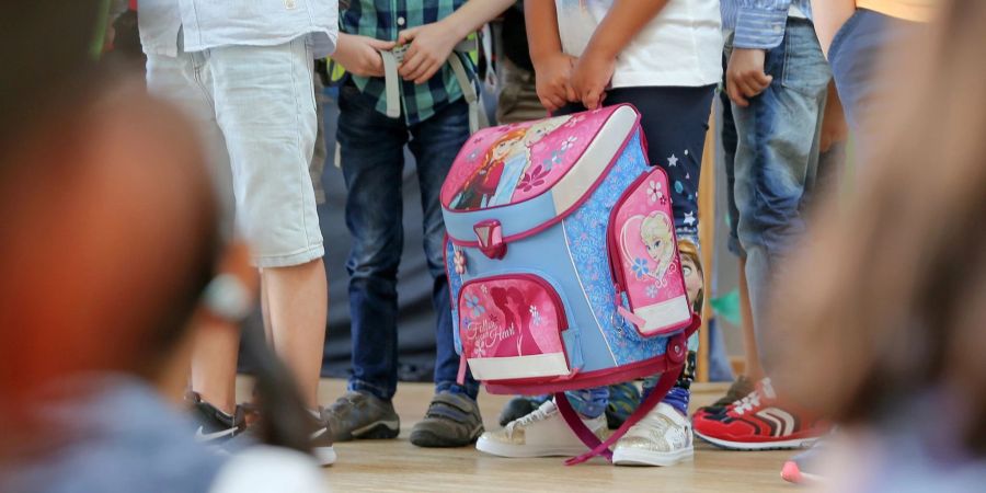 Der erste Schultag ist auch für Eltern ein besonderer Tag. Umso wichtiger ist die Absprache mit den Vorgesetzten, um dabei sein zu können.