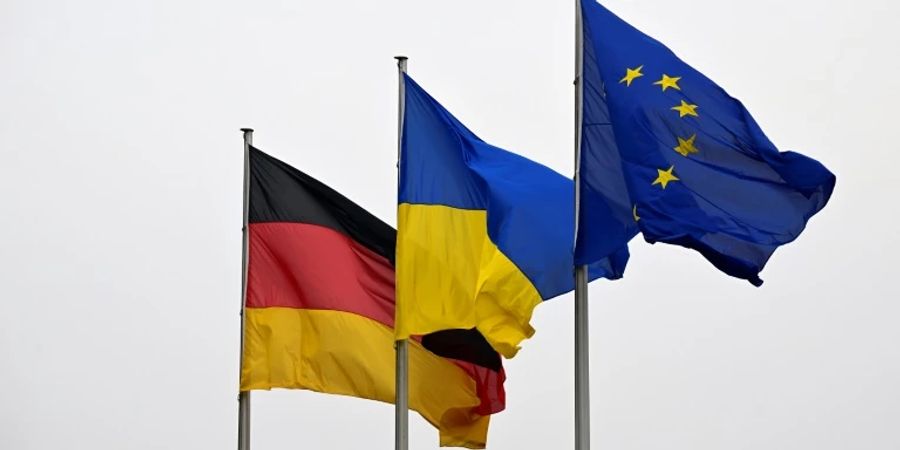 Flaggen von Deutschland, Ukraine, EU