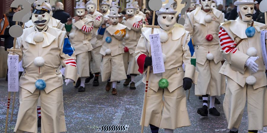 Am Montagnachmittag waren in der Basler Innenstadt weniger Fasnächtlerinnen und Fasnächtler unterwegs als in anderen Jahren.