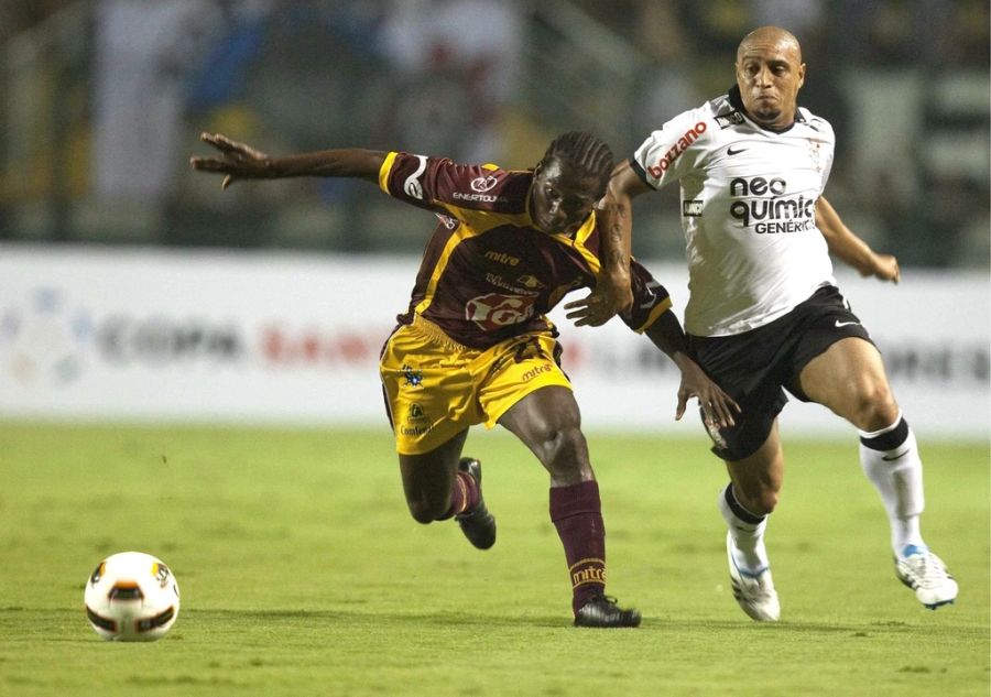 Im Jahr 2010 lief Roberto Carlos für Corinthians in seiner Heimat Brasilien auf.