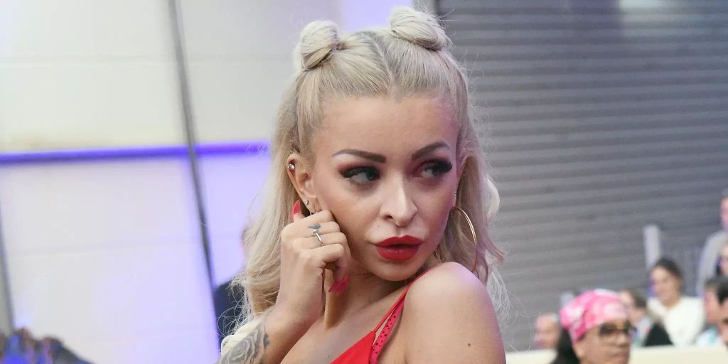 Katja Krasavice hat ein einzigartiges neues Tattoo