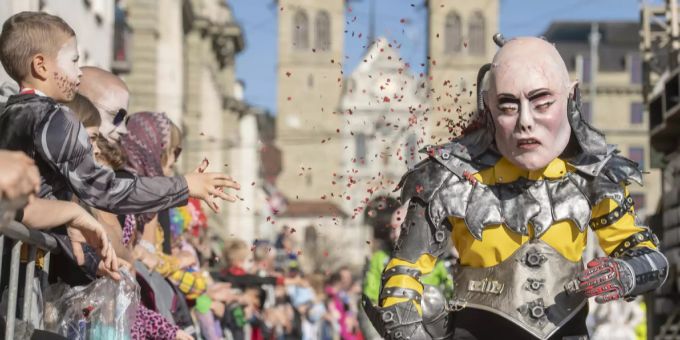 Bunt und laut - Dichtes Gedränge an der Luzerner Fasnacht
