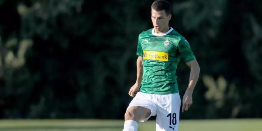 Wünscht sich beim Meckern mehr Fingerspitzengefühl durch die Schiedsrichter: Gladbach-Profi Stefan Lainer. Foto: Friso Gentsch/dpa
