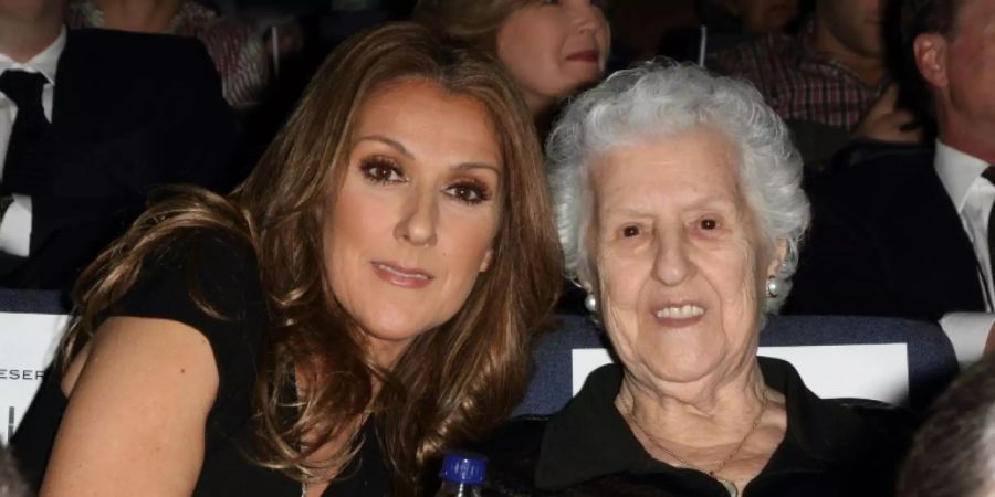 Céline Dion (l.) mit ihrer Mutter Thérèse im Jahr 2010