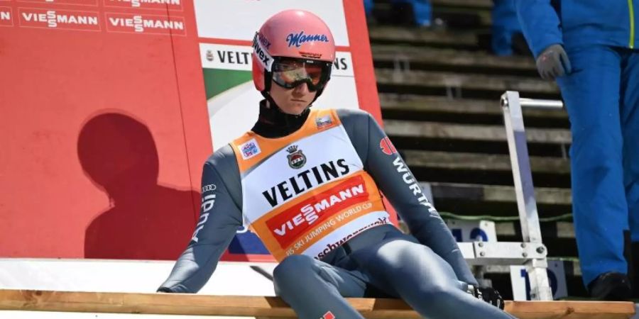 Der Vierschanzentournee-Dritte Karl Geiger will beim Heim-Weltcup in Titisee-Neustadt sein Gelbes Trikot verteidigen. Foto: Patrick Seeger/dpa