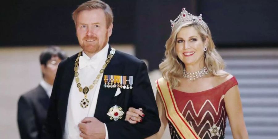König Willem-Alexander und Königin Máxima verschieben die «Koningsdag»-Feier in Maastricht. Foto: Kyodo News/AP/dpa