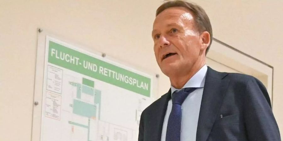 BVB-Geschäftsführer Hans-Joachim Watzke auf dem Weg zur DFL-Mitgliederversammlung. Foto: Arne Dedert/dpa