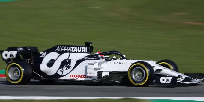 Daniil Kvyat am Steuer des AlphaTauri AT01 bei den Testfahrten der Formel 1 in Barcelona. AlphaTauri Formel 1