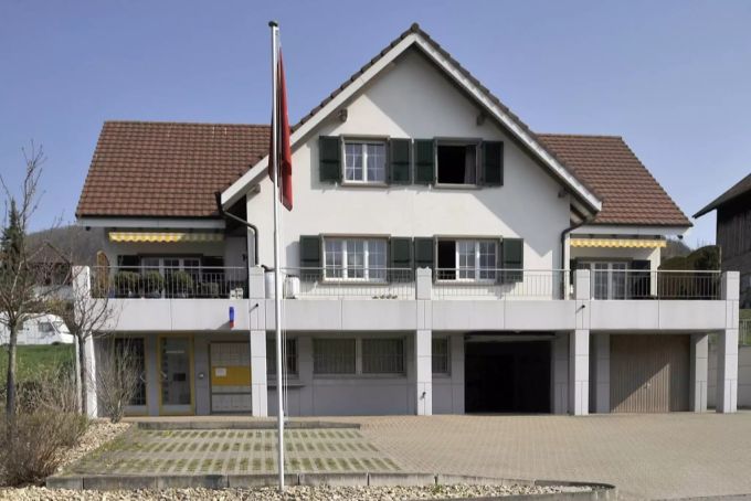 Eine geschlossene Poststelle in Maibach SG. (Symbolbild) Die Post