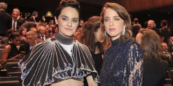 Die Schauspielerinnen Noemie Merlant (l) und Adele Haenel bei der César-Verleihung. Foto: Michel Euler/AP/dpa Die Schauspielerinnen Noemie Merlant (l) und Adele Haenel bei der César-Verleihung. Foto: Michel Euler/AP/dpa