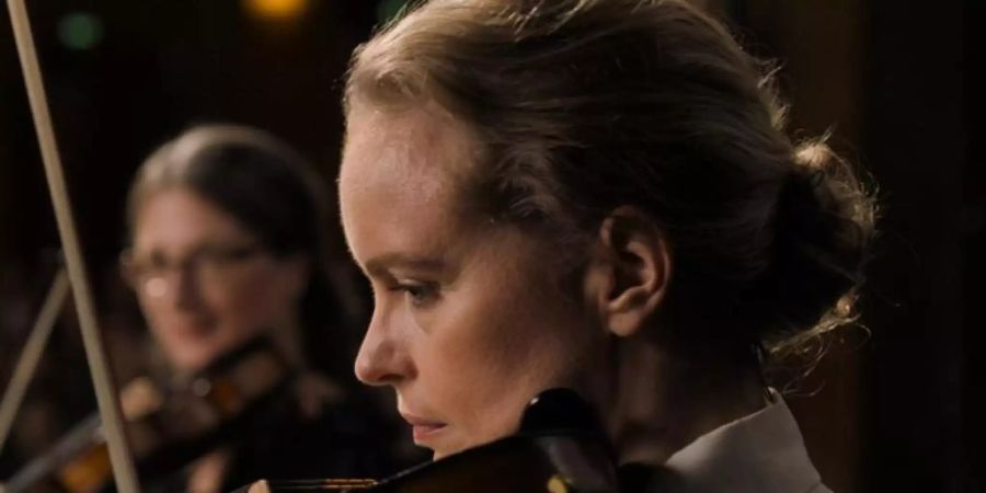 Anna Bronsky (Nina Hoss) ordnet alles der Musik unter. Foto: Judith Kaufmann/Port au Prince Pictures/dpa