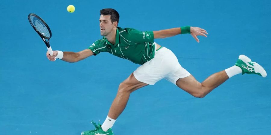 Auch Novak Djokovic ist eine Runde weiter. Der Serbe bezwingt den deutschen Jan-Lennard Struff.