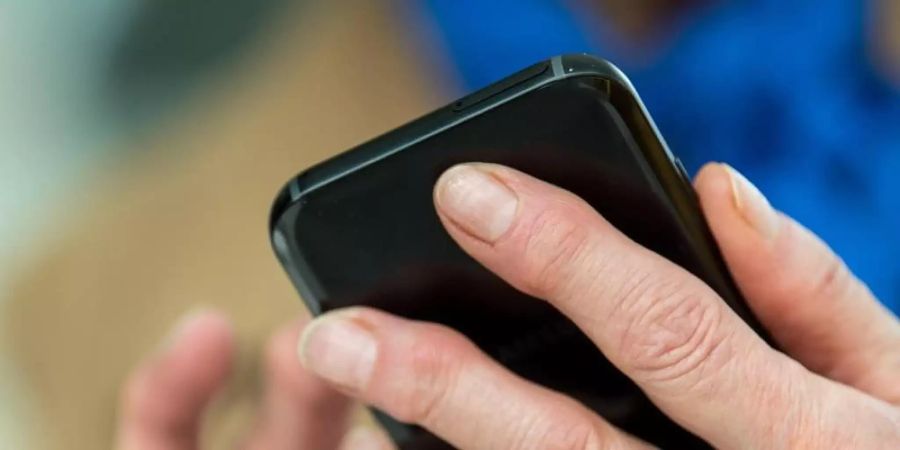 Noch gibt es keine Einigugn über die Einführung einer "Stopp-Corona-App". Foto: Sebastian Gollnow/dpa