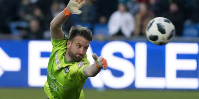 David Da Costa hechtet nach einem Ball. Coronavirus Da Costa