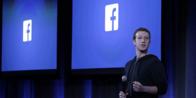 Mark Zuckerbergs Facebook ist bekannt dafür, Unmengen an Nutzerdaten zu sammeln. Betrifft das auch schon WhatsApp? mark zuckerberg facebook
