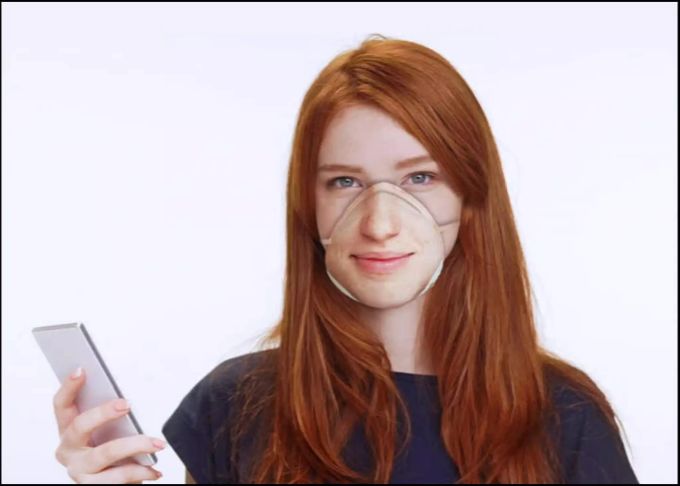 Ob die Maske bei allen gut ankommt? face id atemschutz frau